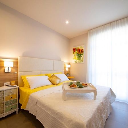 Apart-Hotel La Rocchetta ปาเดงเก ซุล การ์ดา ภายนอก รูปภาพ