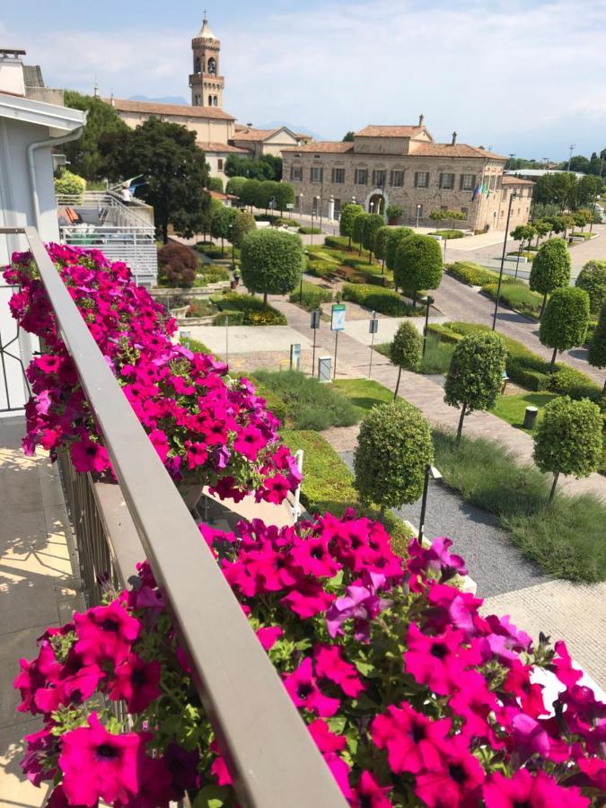 Apart-Hotel La Rocchetta ปาเดงเก ซุล การ์ดา ภายนอก รูปภาพ