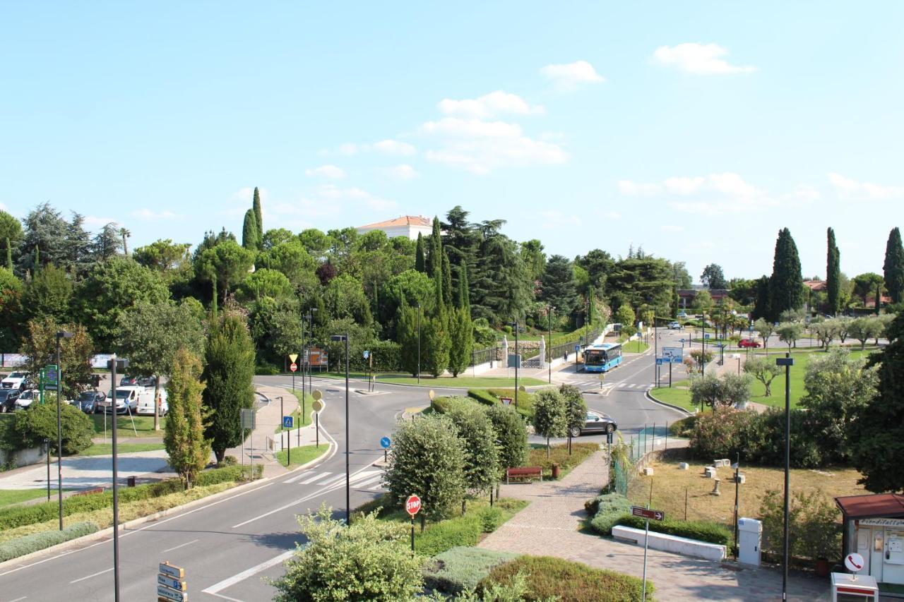 Apart-Hotel La Rocchetta ปาเดงเก ซุล การ์ดา ภายนอก รูปภาพ