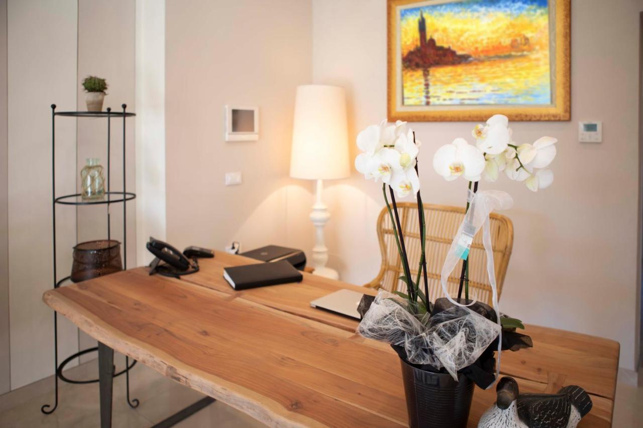Apart-Hotel La Rocchetta ปาเดงเก ซุล การ์ดา ภายนอก รูปภาพ