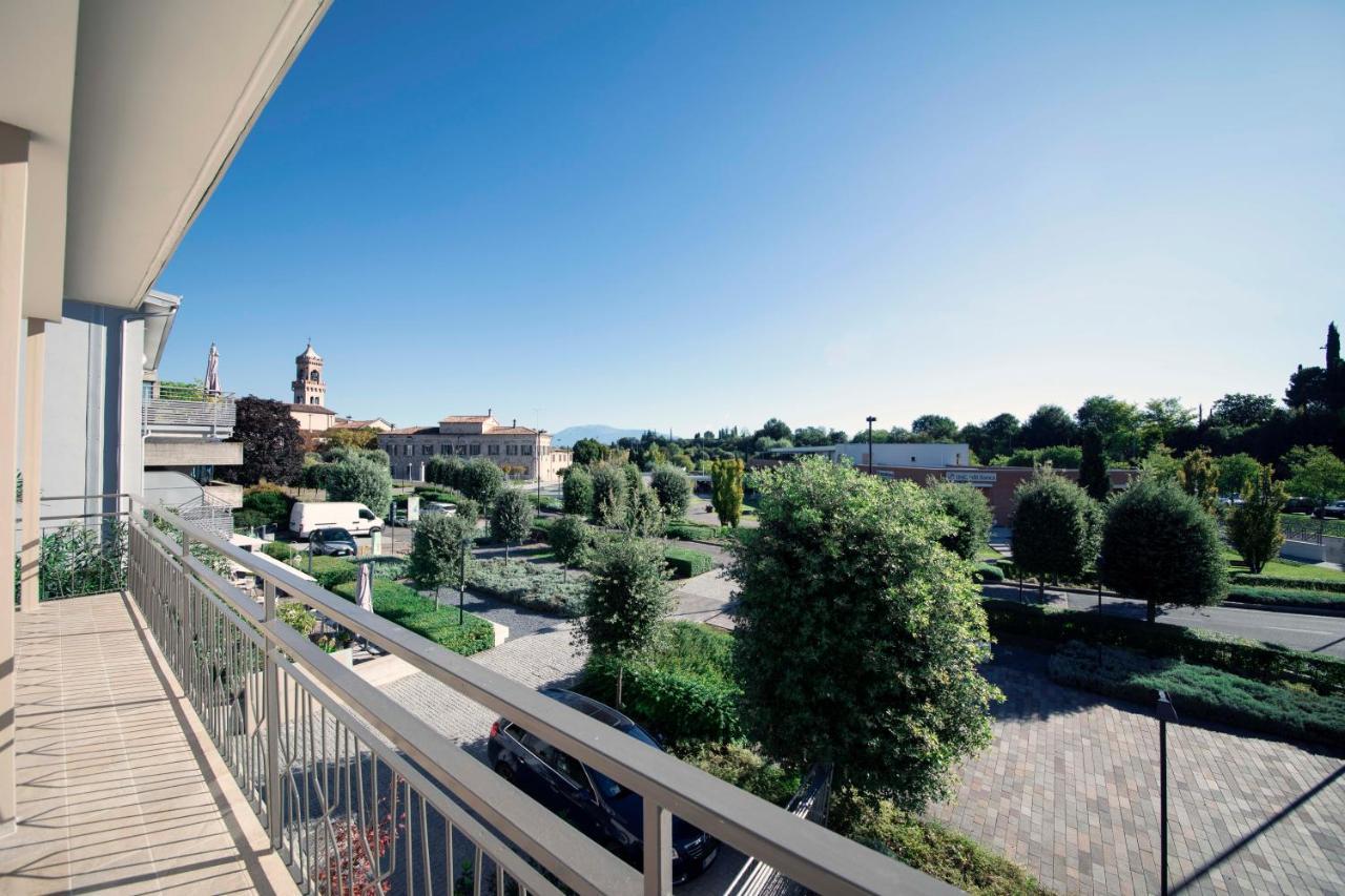 Apart-Hotel La Rocchetta ปาเดงเก ซุล การ์ดา ภายนอก รูปภาพ