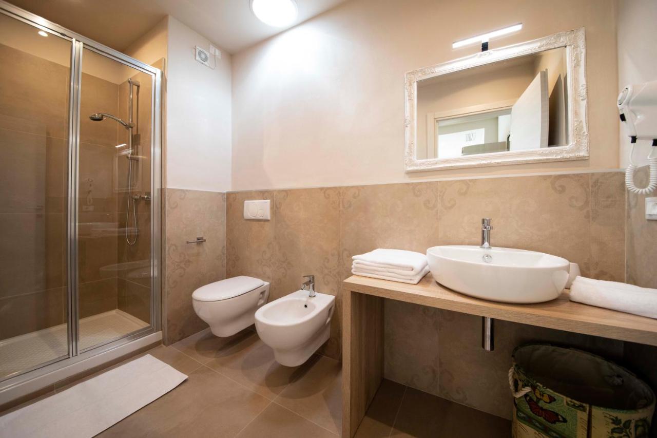 Apart-Hotel La Rocchetta ปาเดงเก ซุล การ์ดา ภายนอก รูปภาพ