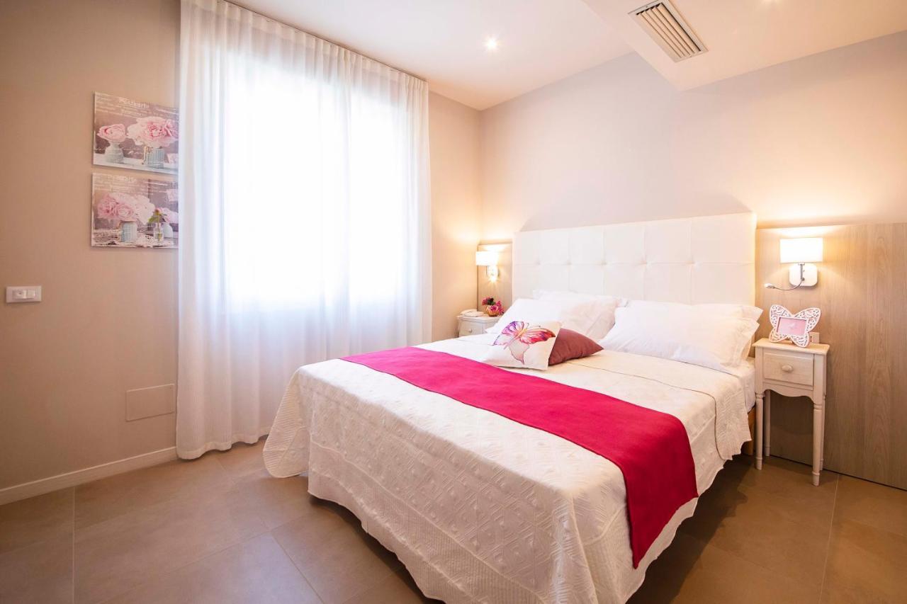 Apart-Hotel La Rocchetta ปาเดงเก ซุล การ์ดา ภายนอก รูปภาพ