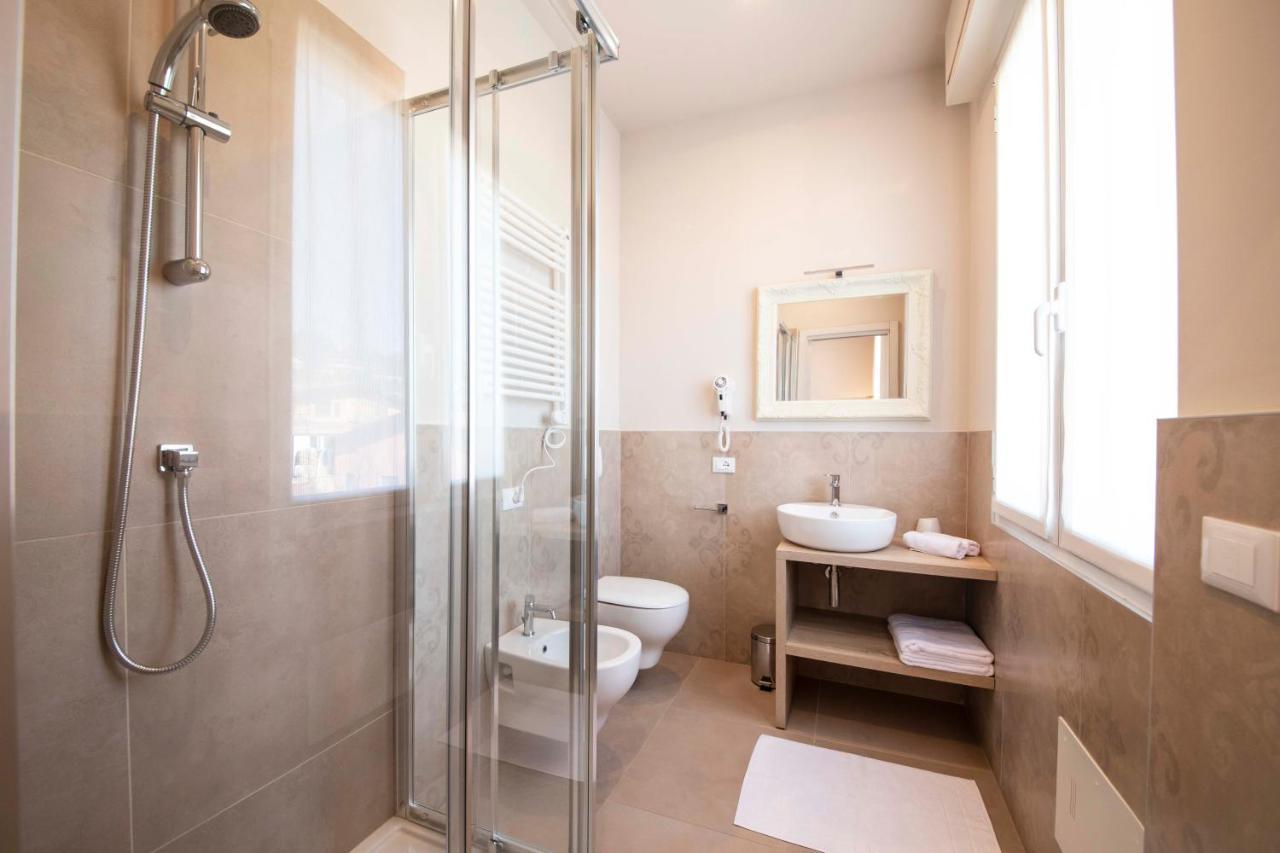 Apart-Hotel La Rocchetta ปาเดงเก ซุล การ์ดา ภายนอก รูปภาพ