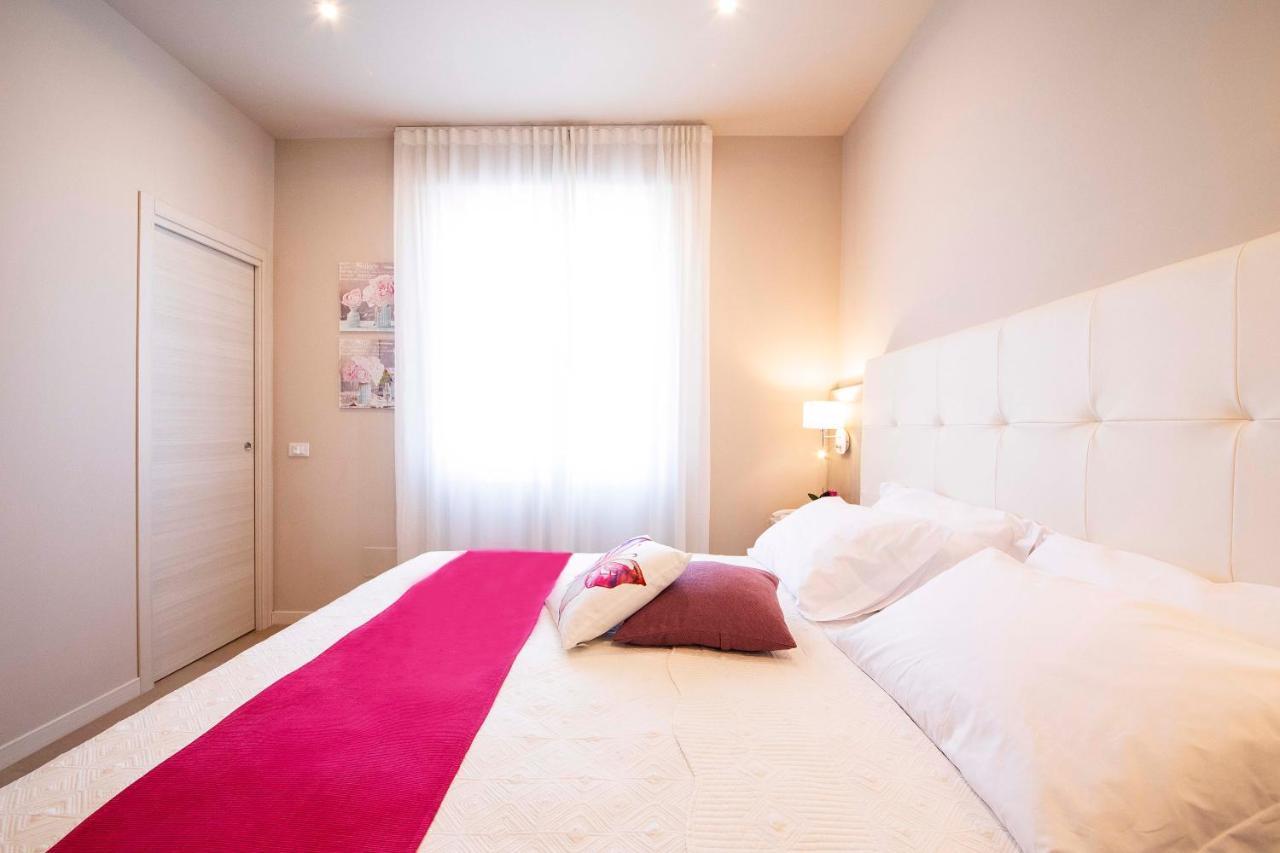 Apart-Hotel La Rocchetta ปาเดงเก ซุล การ์ดา ภายนอก รูปภาพ